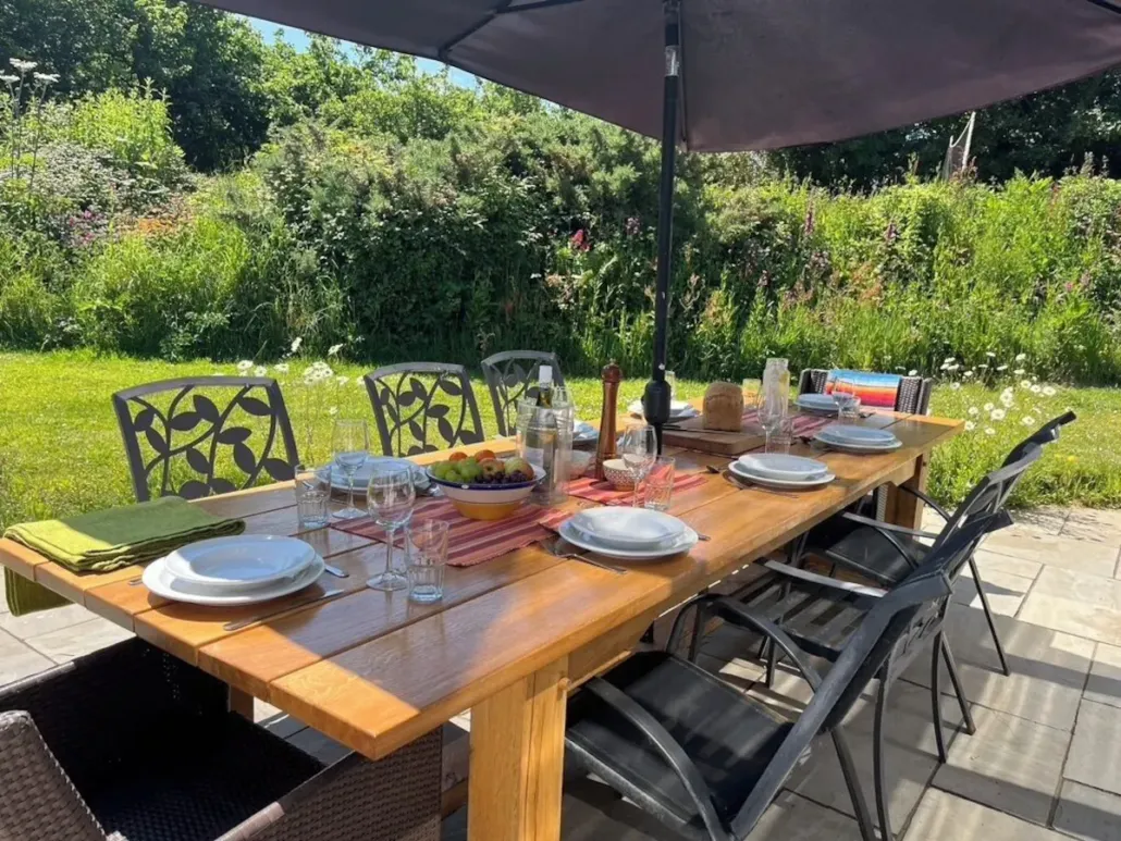 Outdoor dining terrace