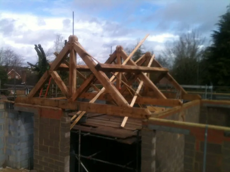 Oak king post trusses roof