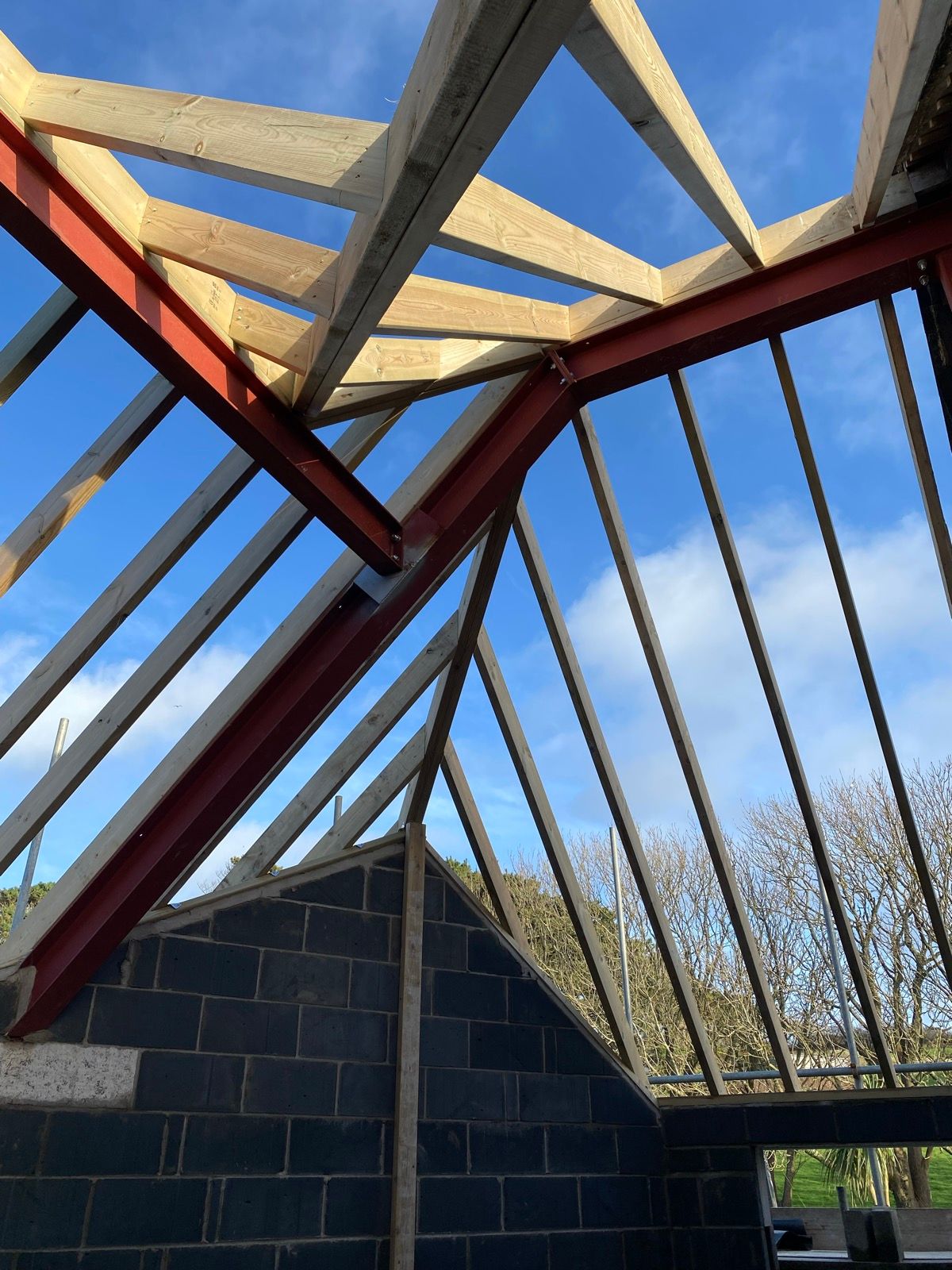 Timber cut roof hip construction
